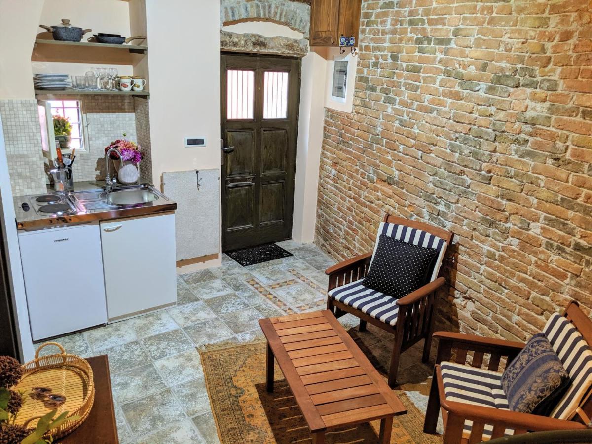 Private Courtyard Medieval Stone Home In Old Town Rovinj Extérieur photo